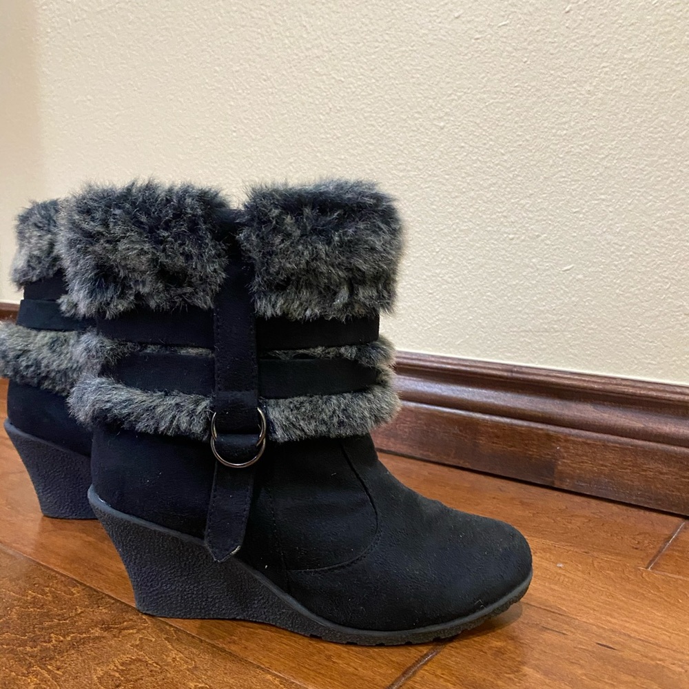 Black Suede Wedges with Faux-Fur Design